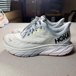 Hoke One One Arahi 6 Women’s Trainers
